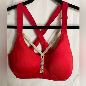 Victoria Sport VS Pullover Sports Bra